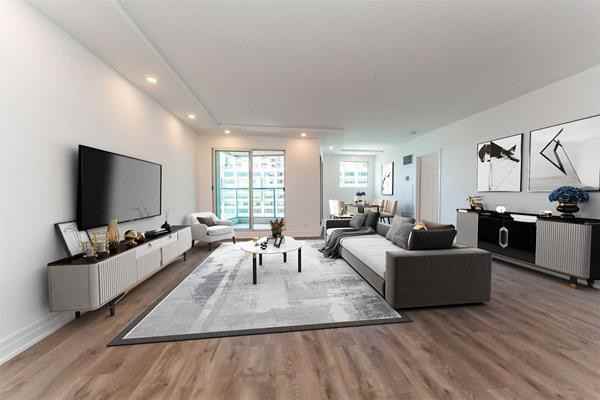 99 Harbour Square #812