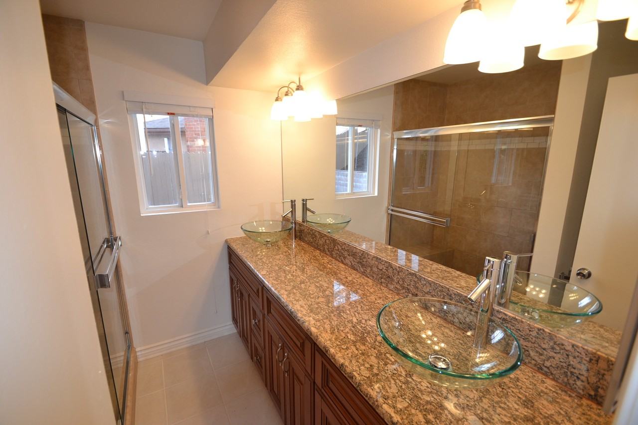 11307 Kelowna St - Photo 2 of 7