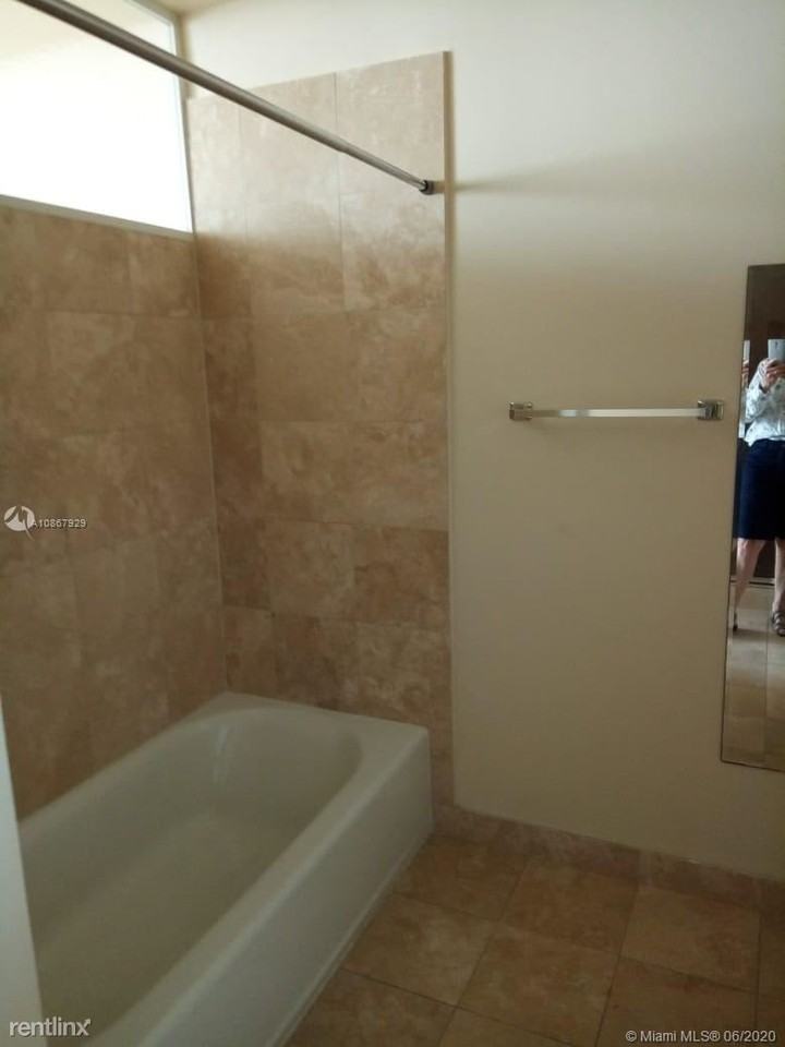 350 NE 24th St - Photo 2 of 6