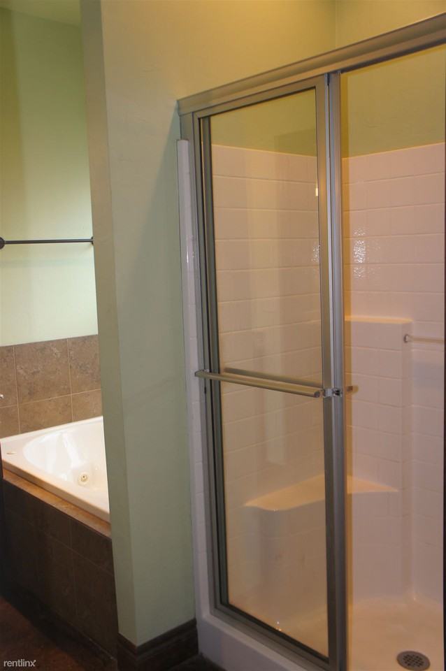 1712 Ne 8th St - Photo 2 of 16