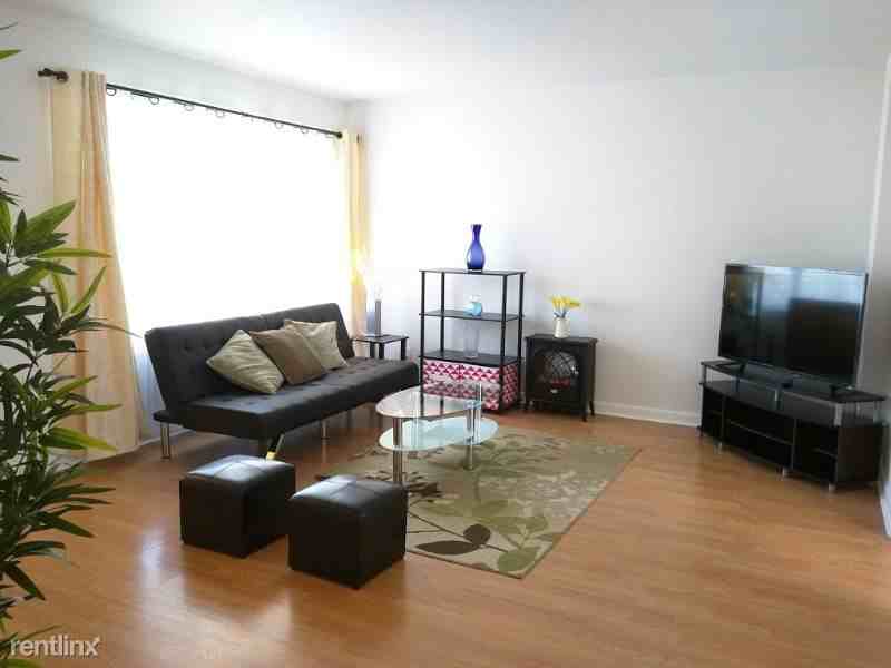 439 439 N Claremont St 5 - Photo 2 of 18