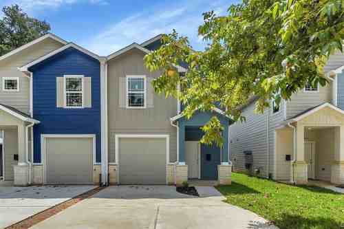 909 W Lewis St #B - Photo 2 of 8