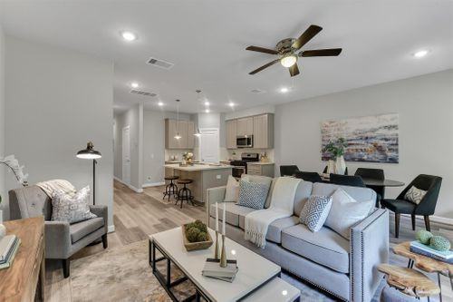 909 W Lewis St #B - Photo 3 of 8