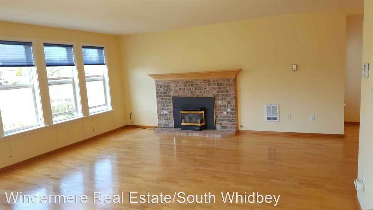 3703 Oceanside Dr - Photo 3 of 20