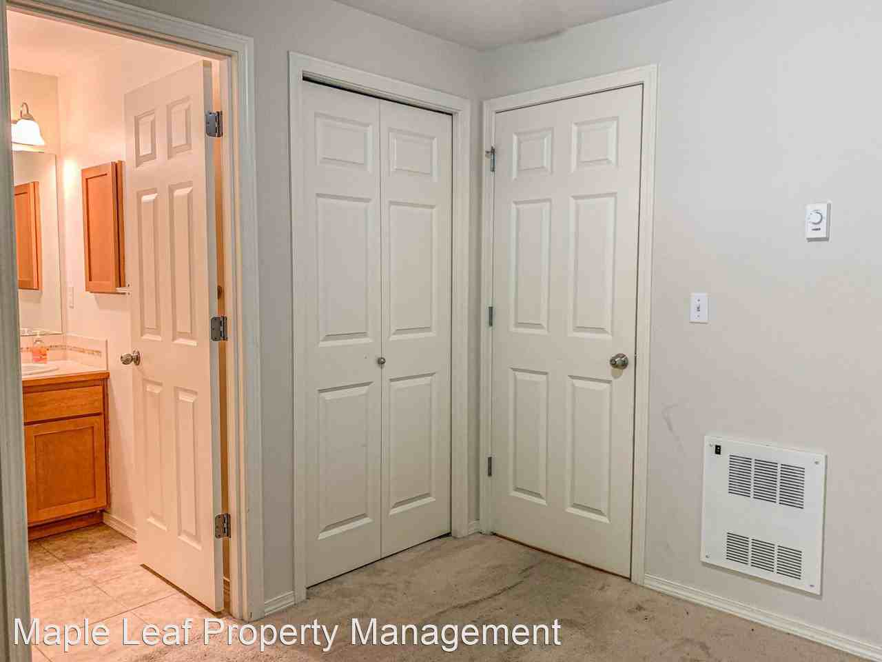 11710 Greenwood Ave N #C - Photo 3 of 18