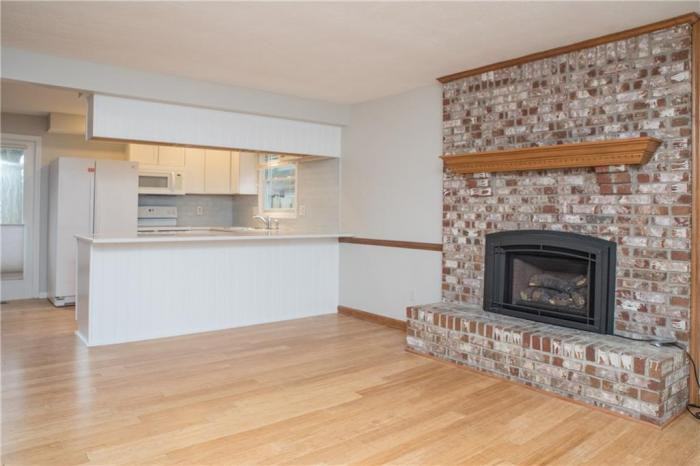 485 W Walnut St - Photo 3 of 42