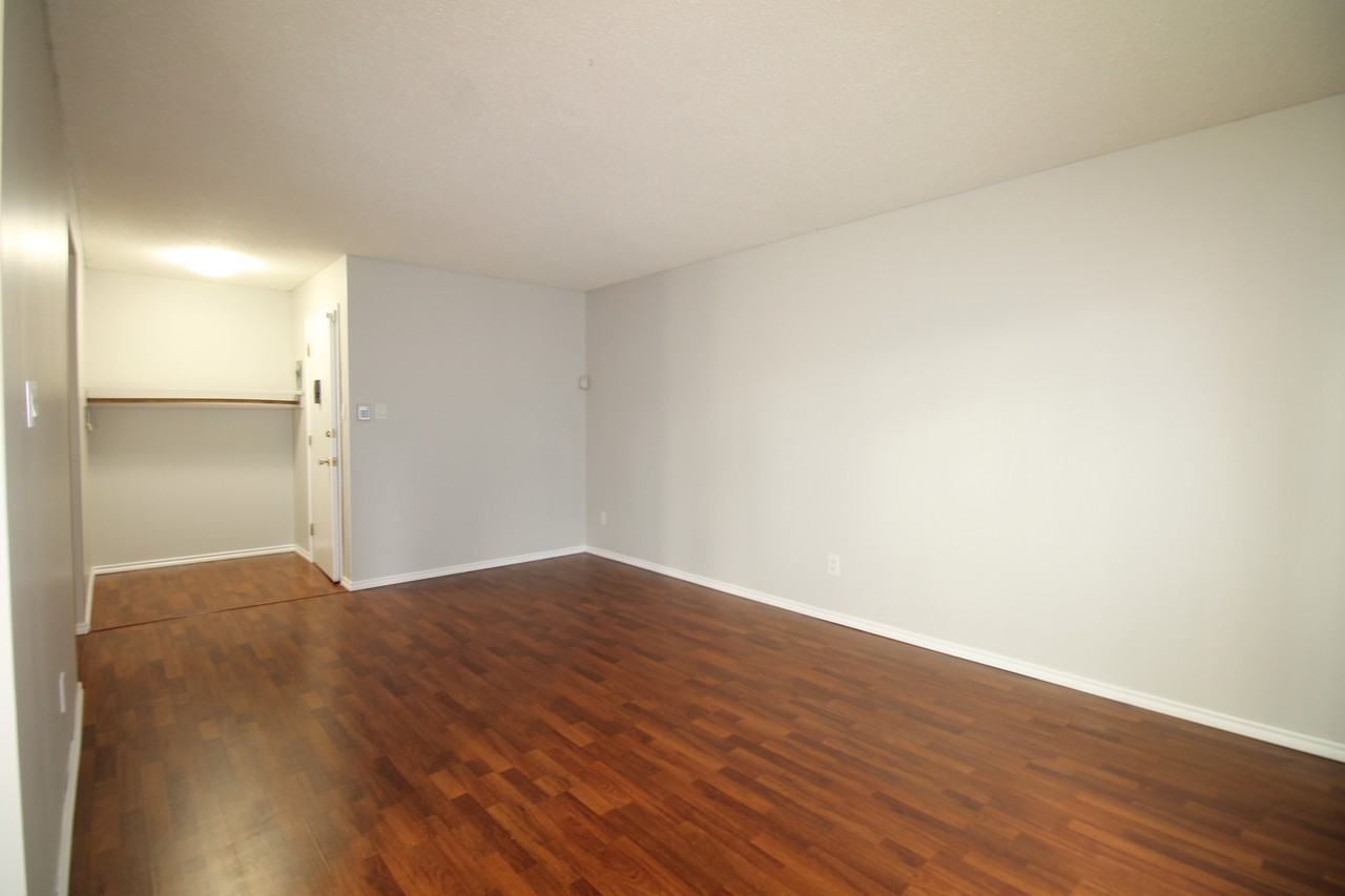 11340 124 St Nw - Photo 3 of 16
