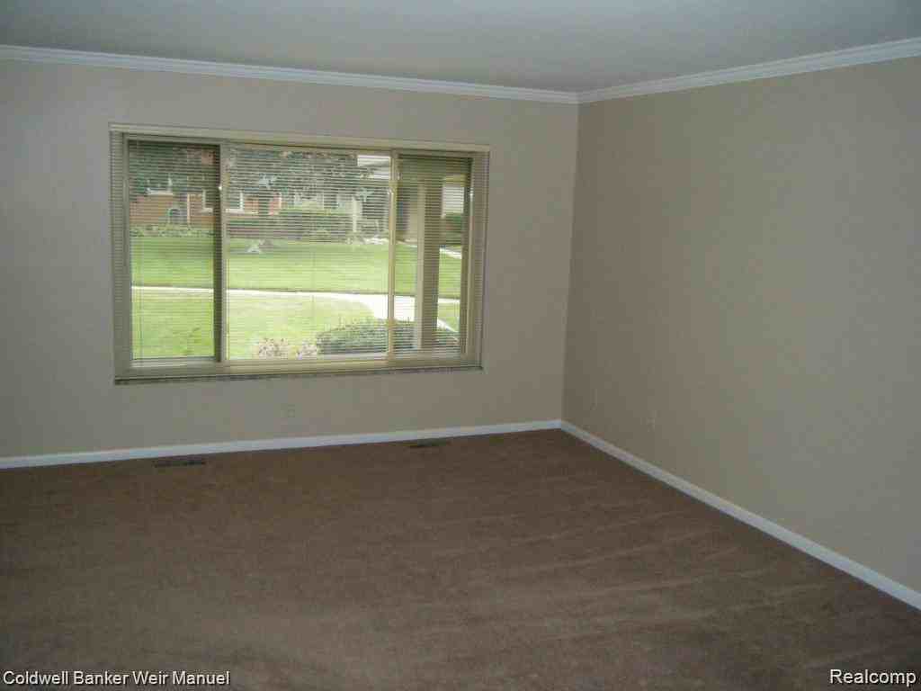 1245 Derby Rd - Photo 3 of 9