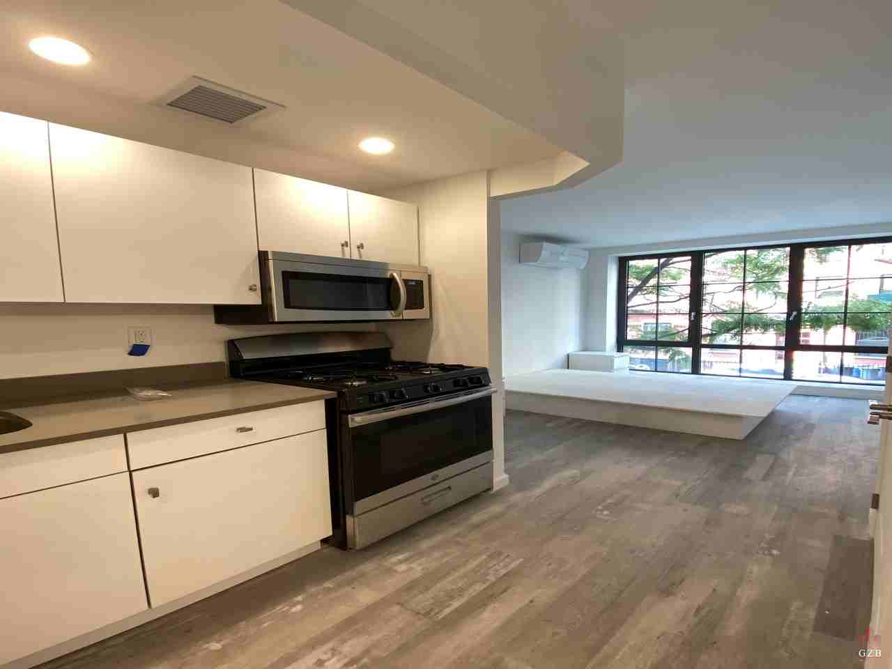W 54th St #35