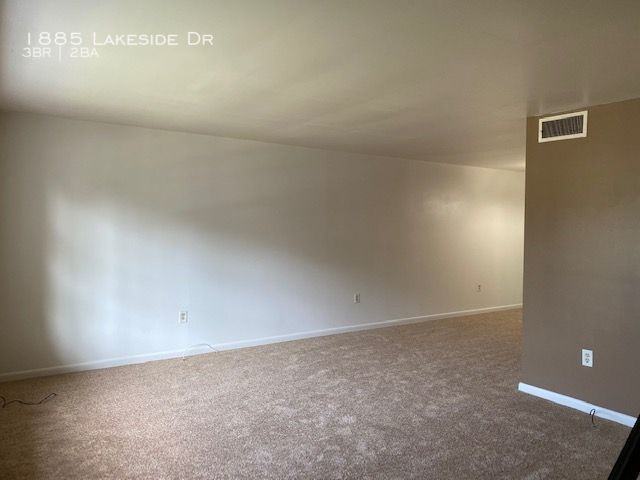 1885 Lakeside Dr - Photo 2 of 12