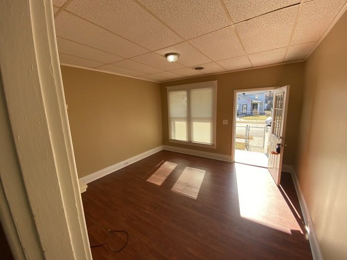 527 Wainwright Ave - Photo 3 of 11