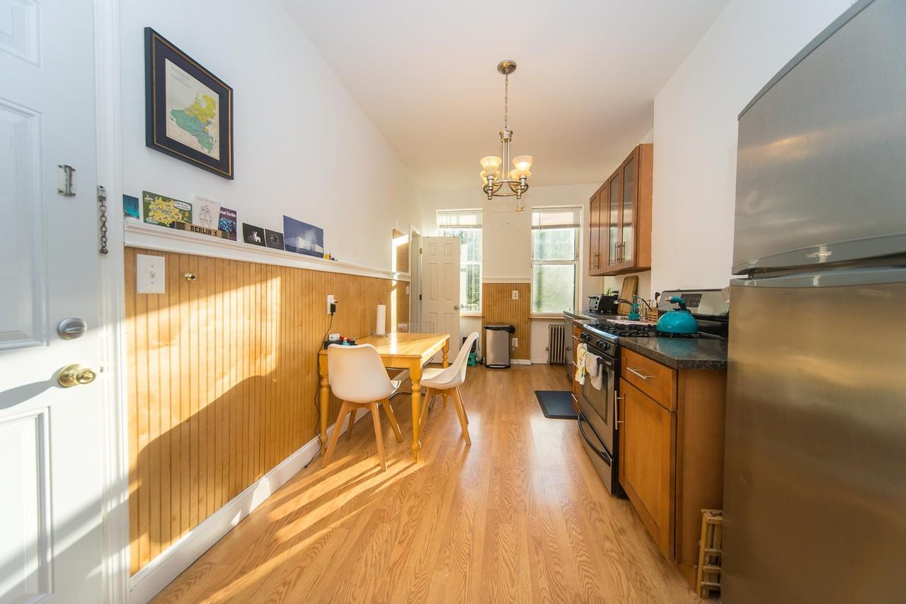 Nassau Ave & Kingsland Ave #2R