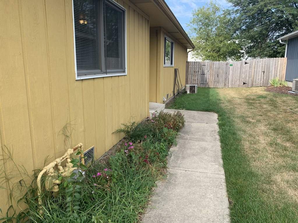 113 S Van Nortwick Ave - Photo 2 of 14