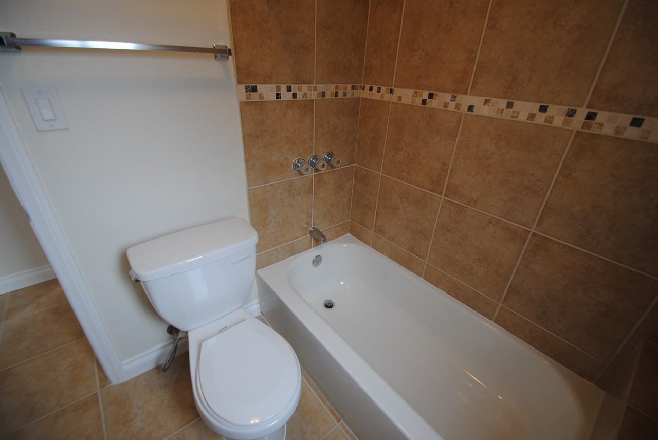11252 Pope Ave - Photo 2 of 5