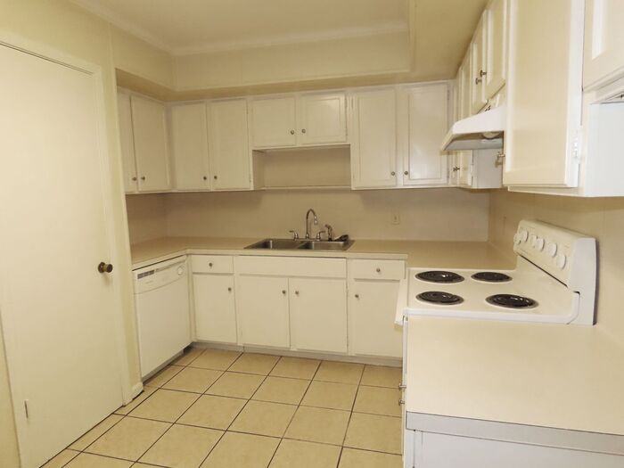 4718 Edinburgh Dr - Photo 3 of 26