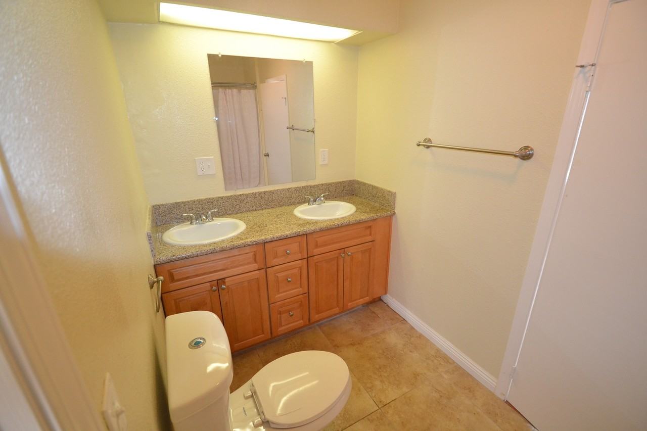 1736 Kilbourn St - Photo 2 of 7