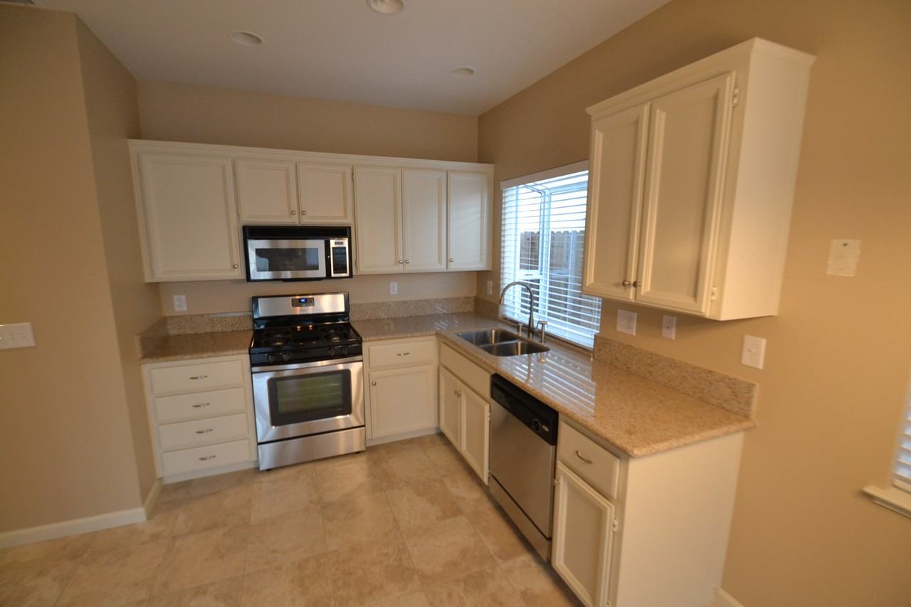 285 Victoria Dr - Photo 2 of 11