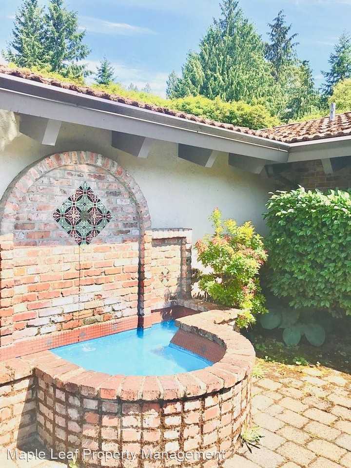 8035 Se 45th St - Photo 2 of 30