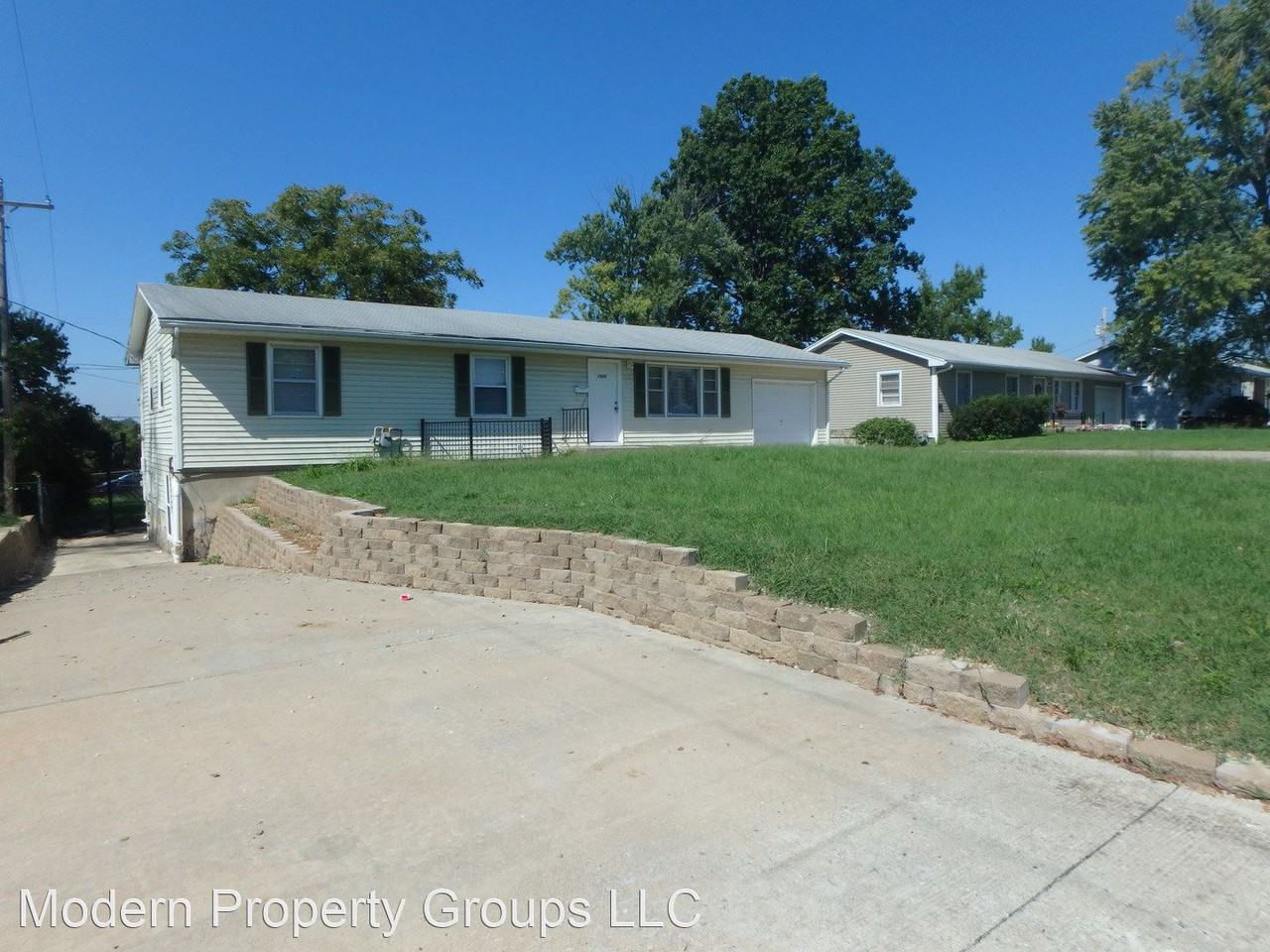 1505 Sylvan Ln - Photo 2 of 38