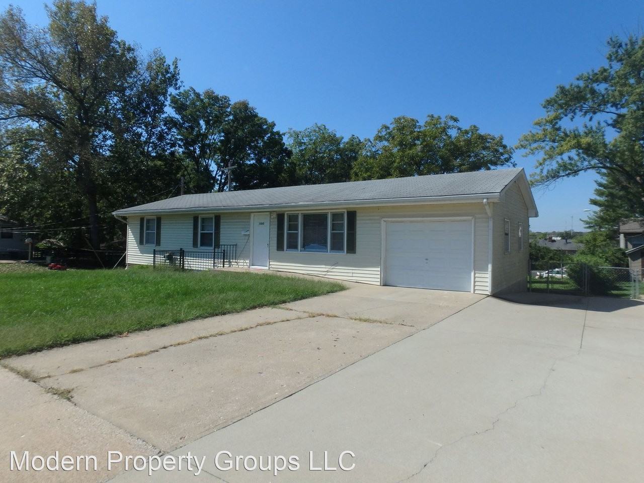 1505 Sylvan Ln - Photo 3 of 38