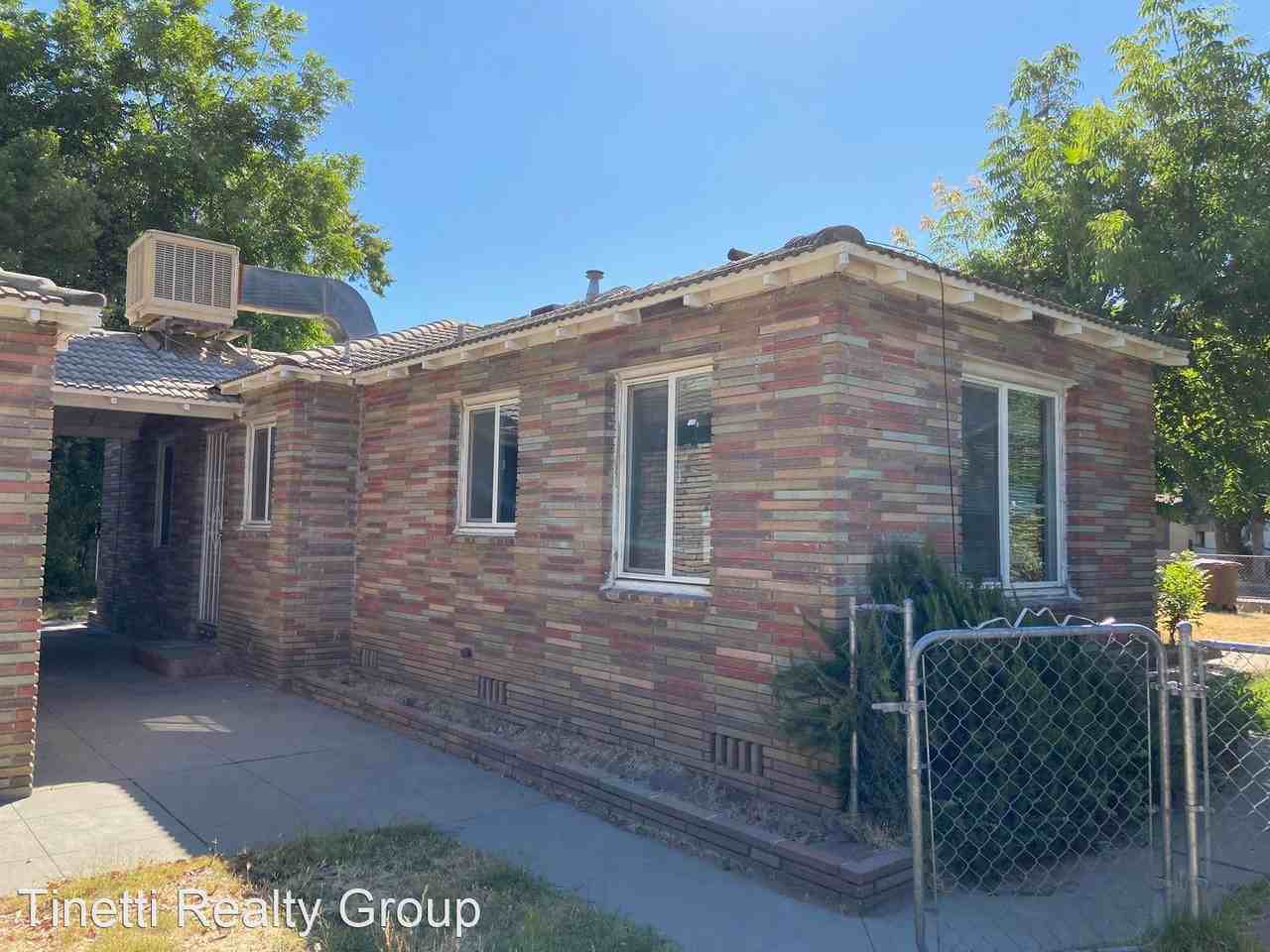 320 Lake Ave - Photo 2 of 10