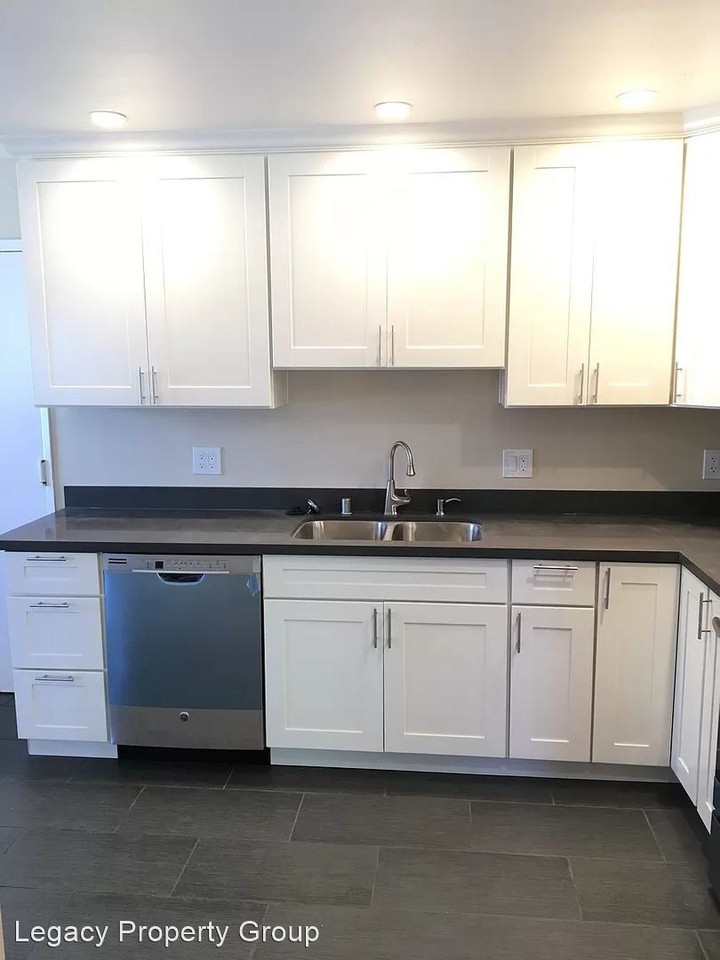 10191 Miller Ave - Photo 3 of 20