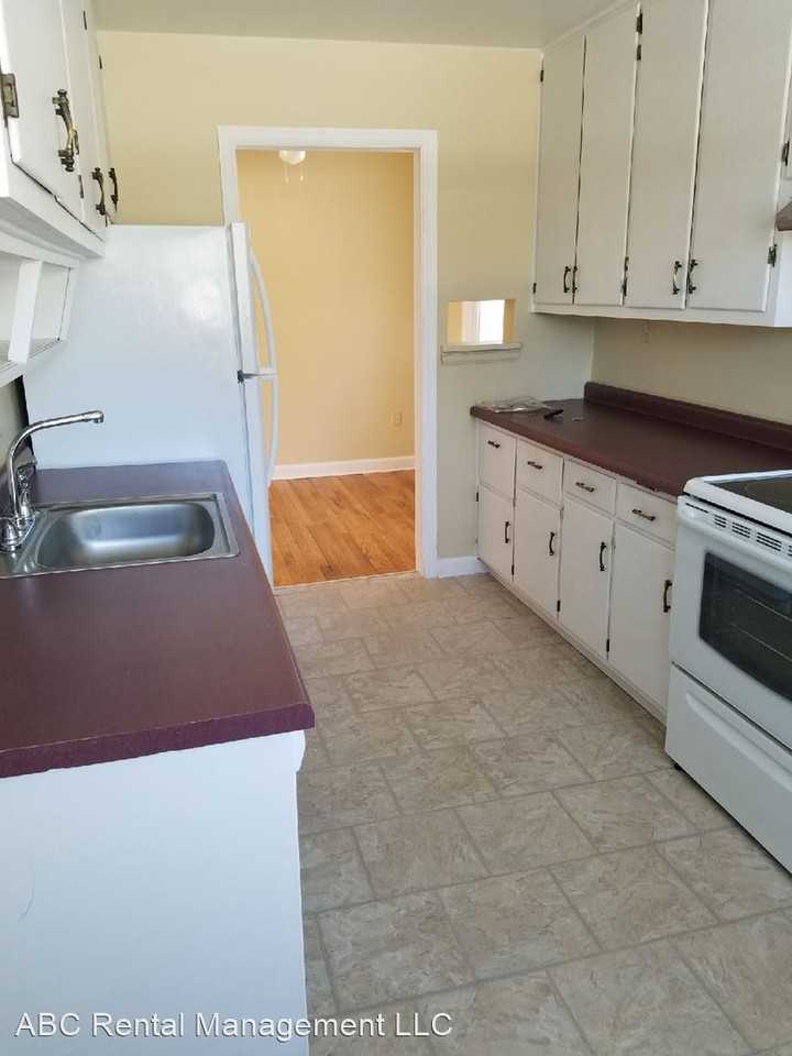 909 Thayer St - Photo 2 of 12