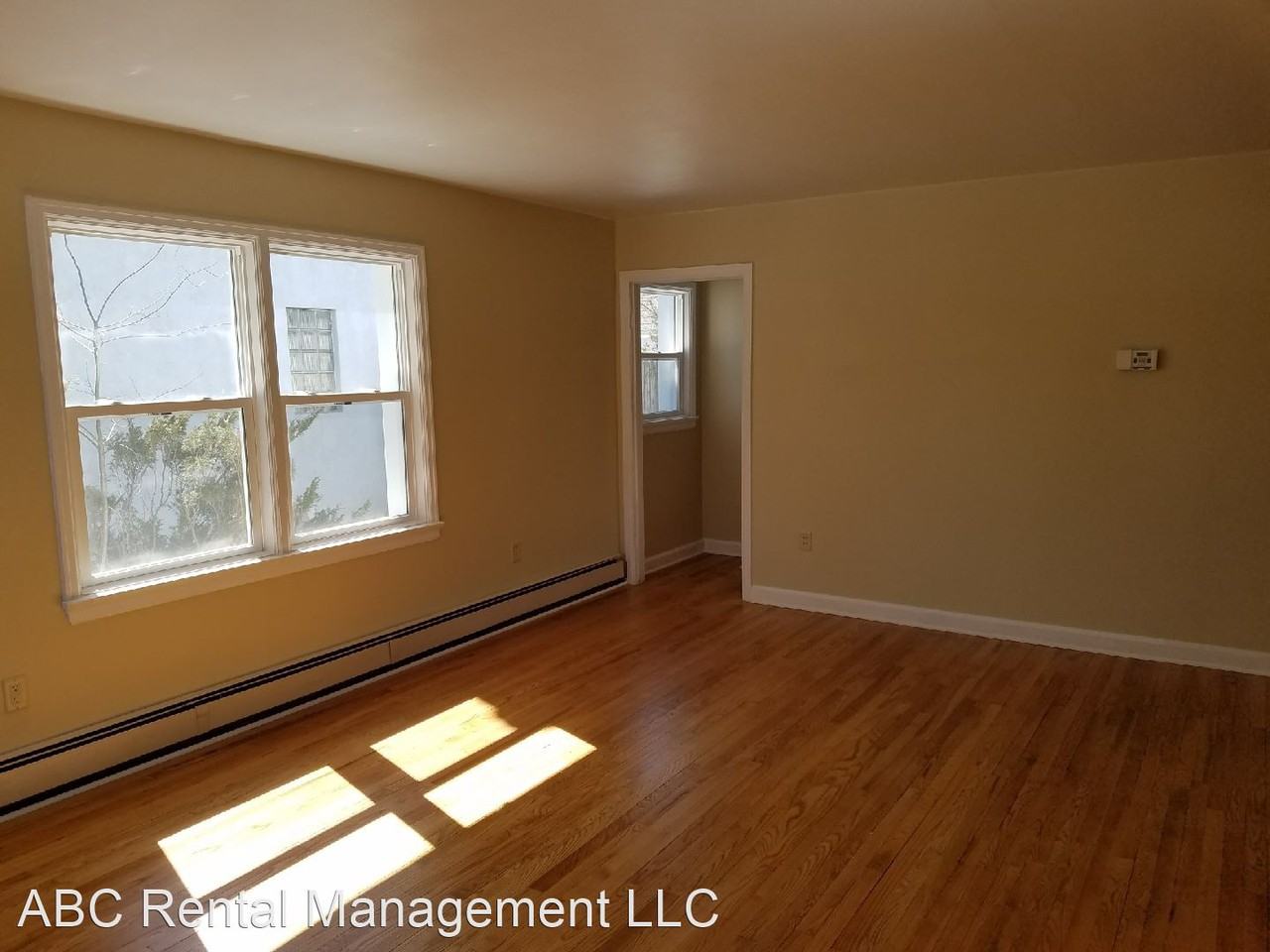 909 Thayer St - Photo 3 of 12