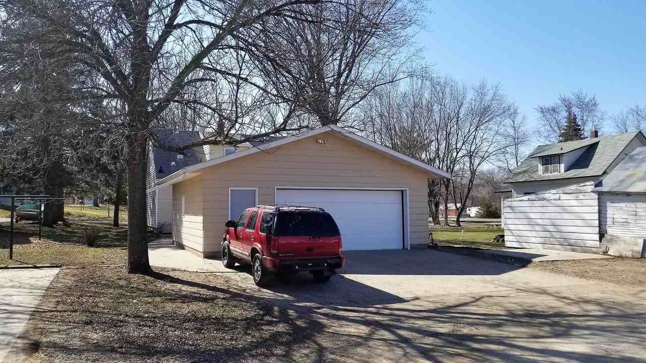 N1686 815th St - Photo 2 of 11