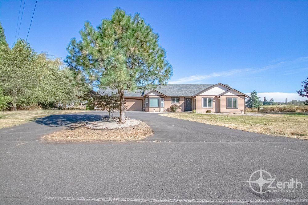 516 Ne 199th St - Photo 3 of 34