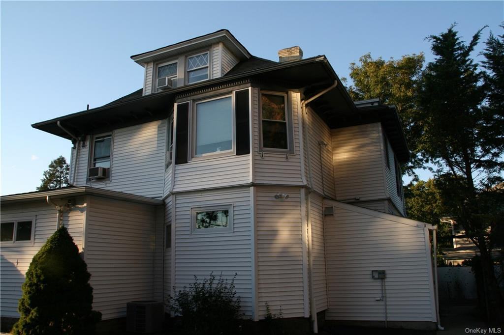 19 N Regent St Unit 2 - Photo 2 of 17