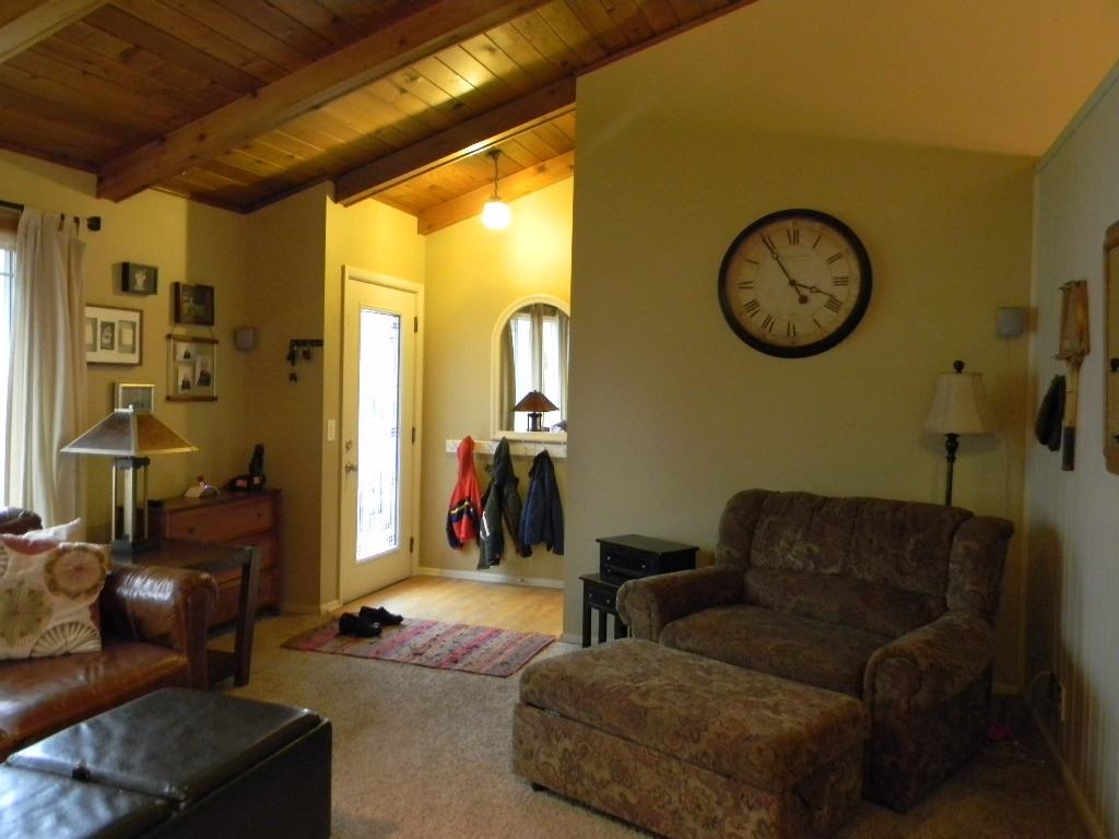 213 Vine St - Photo 2 of 9