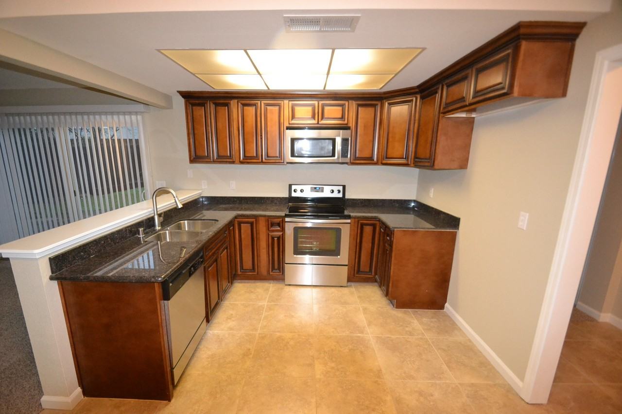 3343 Tropicana Ct - Photo 2 of 10