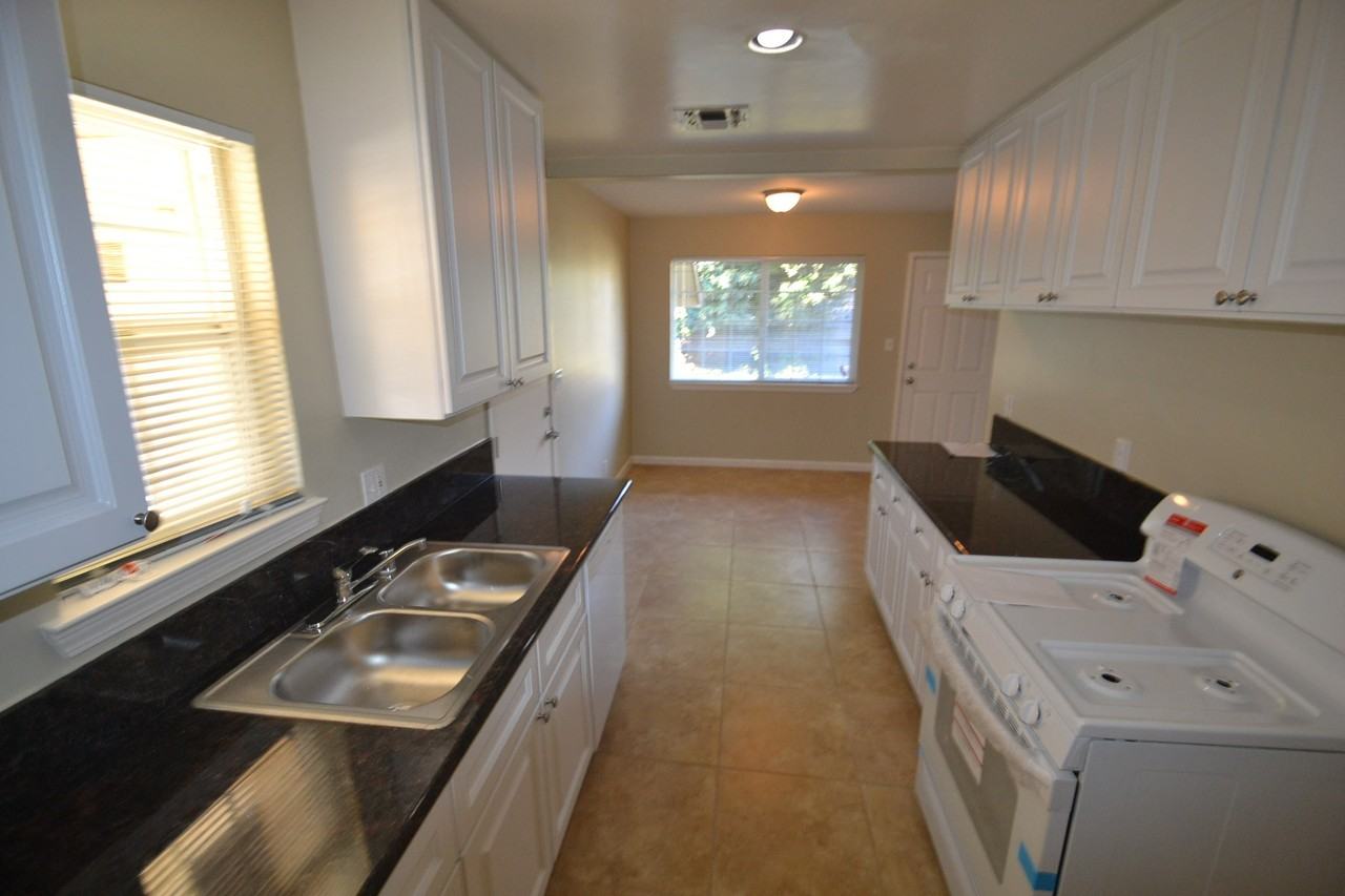 2504 Riesling Way - Photo 2 of 7