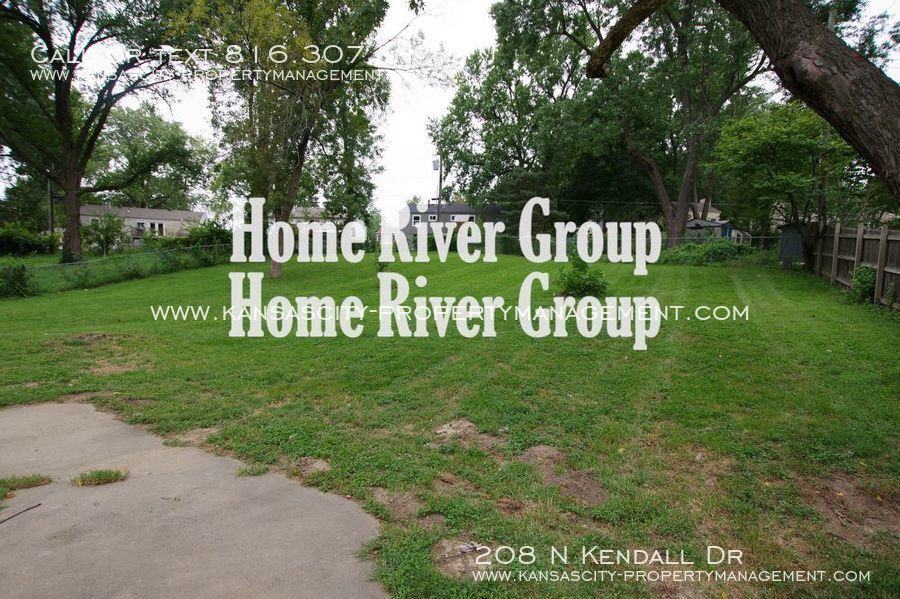 208 N Kendall Dr - Photo 2 of 11