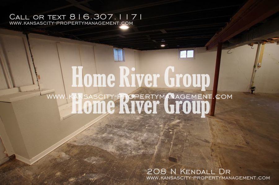 208 N Kendall Dr - Photo 3 of 11