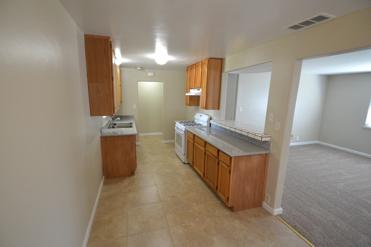 826 Meladee Ln - Photo 2 of 10