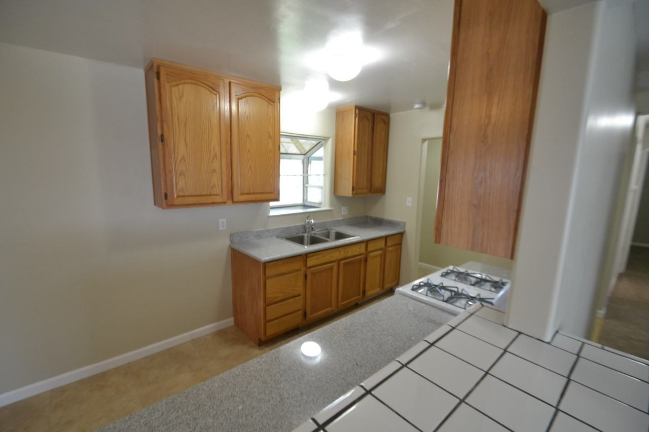 826 Meladee Ln - Photo 3 of 10