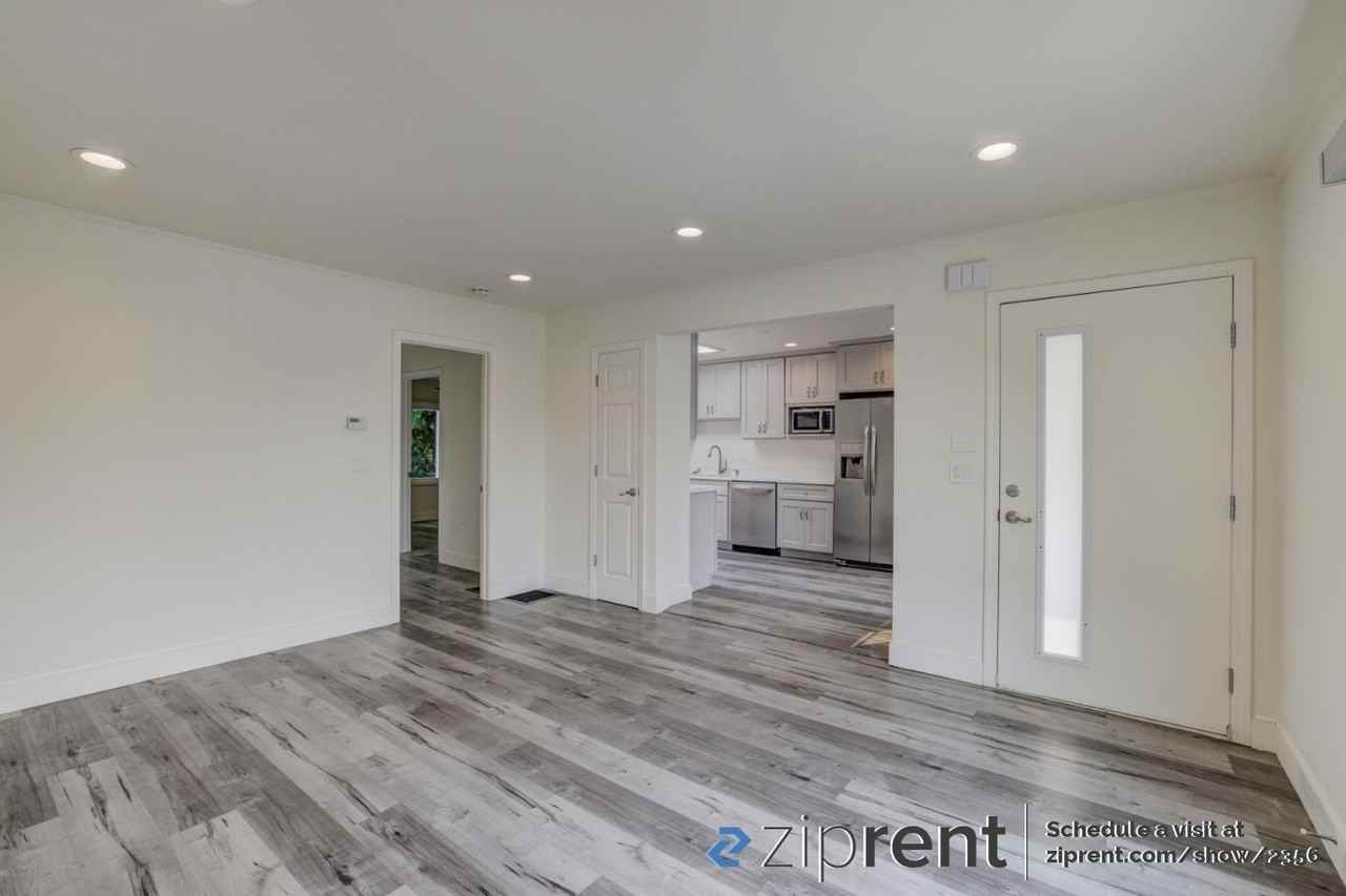 59 Stoneybrook Ave - Photo 3 of 19