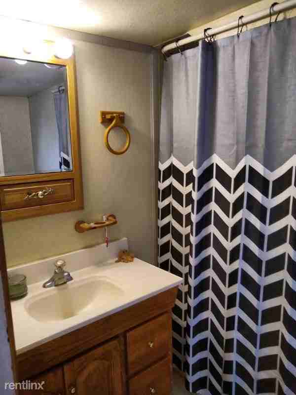 301 E Eleanor St 2nd Fl - Photo 3 of 13