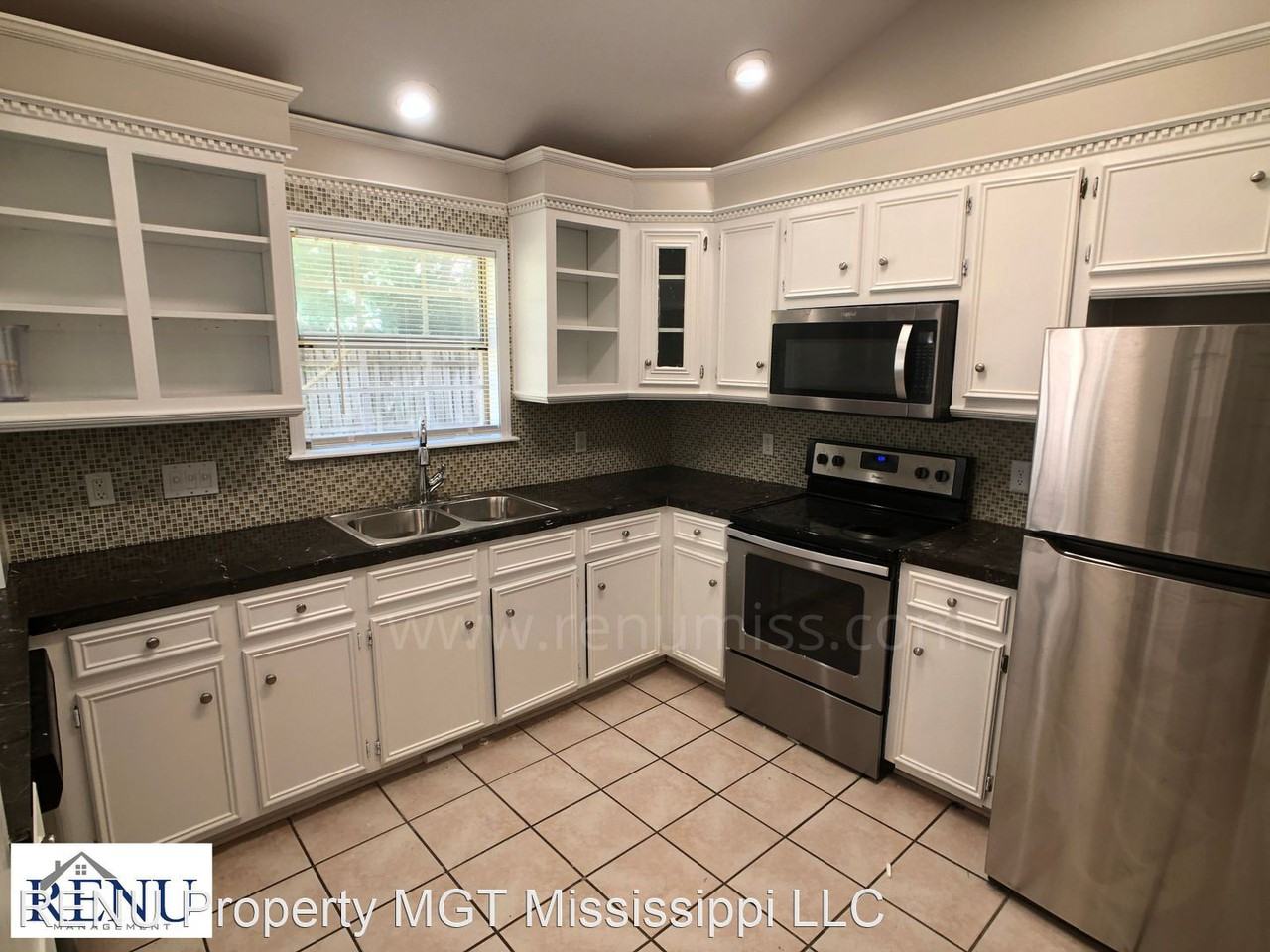 816 Strawberry Pointe - Photo 2 of 12