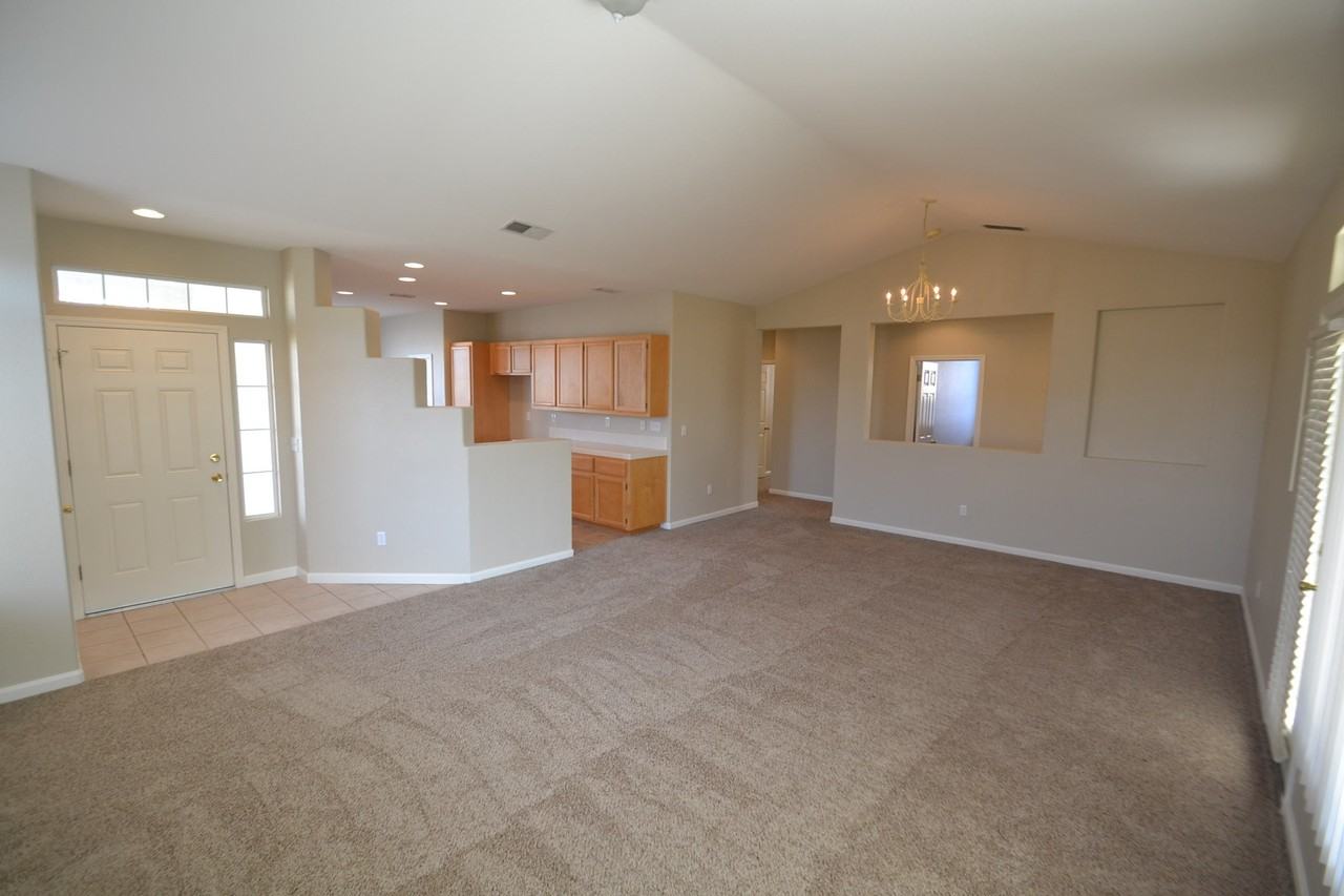 691 Rubier Way - Photo 3 of 11