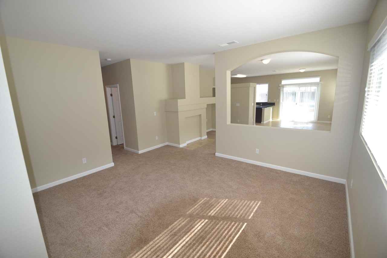 9213 Surlingham Ct - Photo 3 of 7