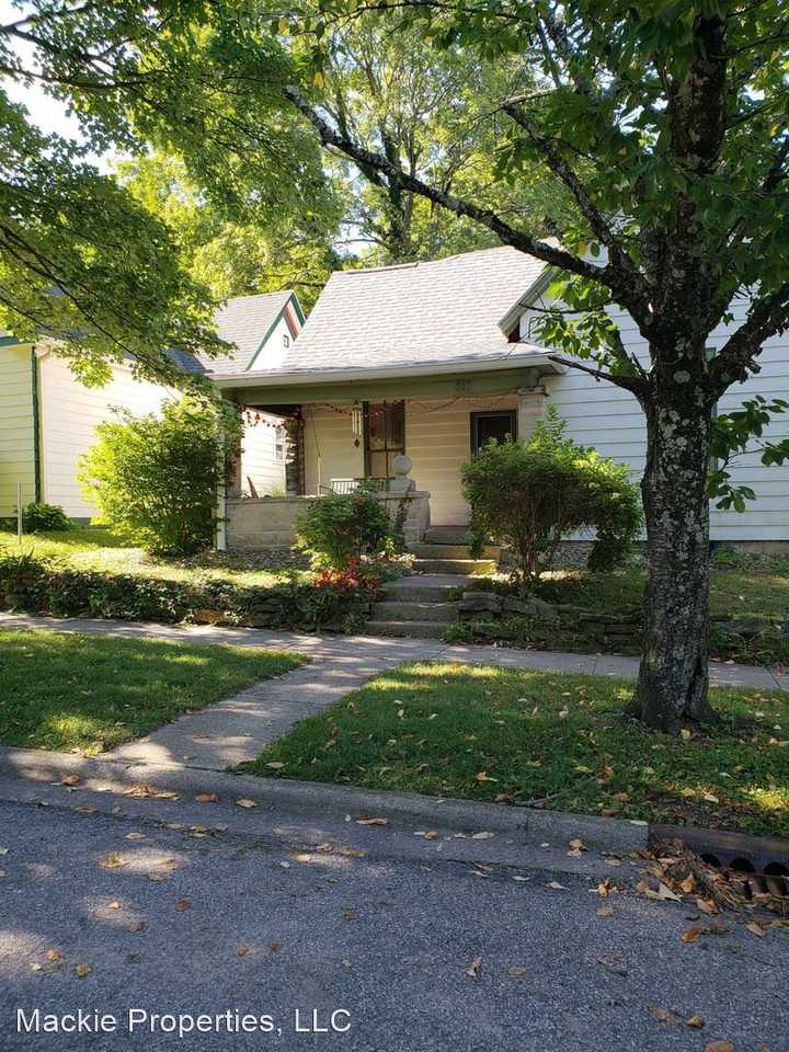 817 W 6th St - Photo 2 of 11