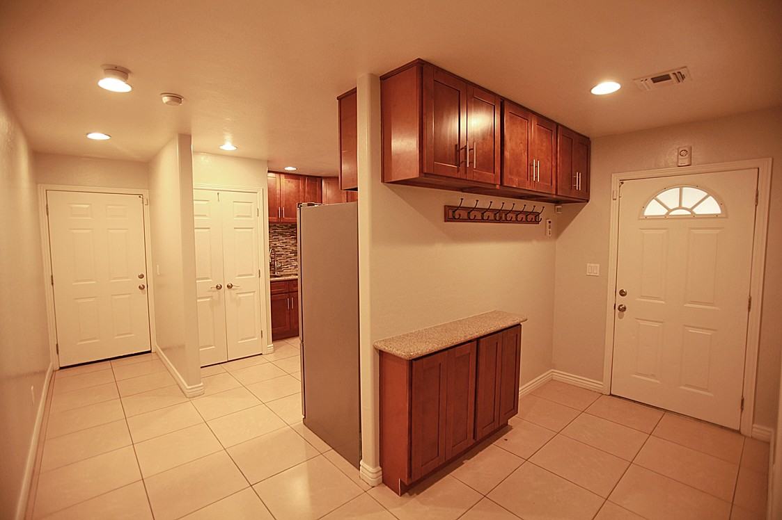 1003 W Howe St - Photo 3 of 30