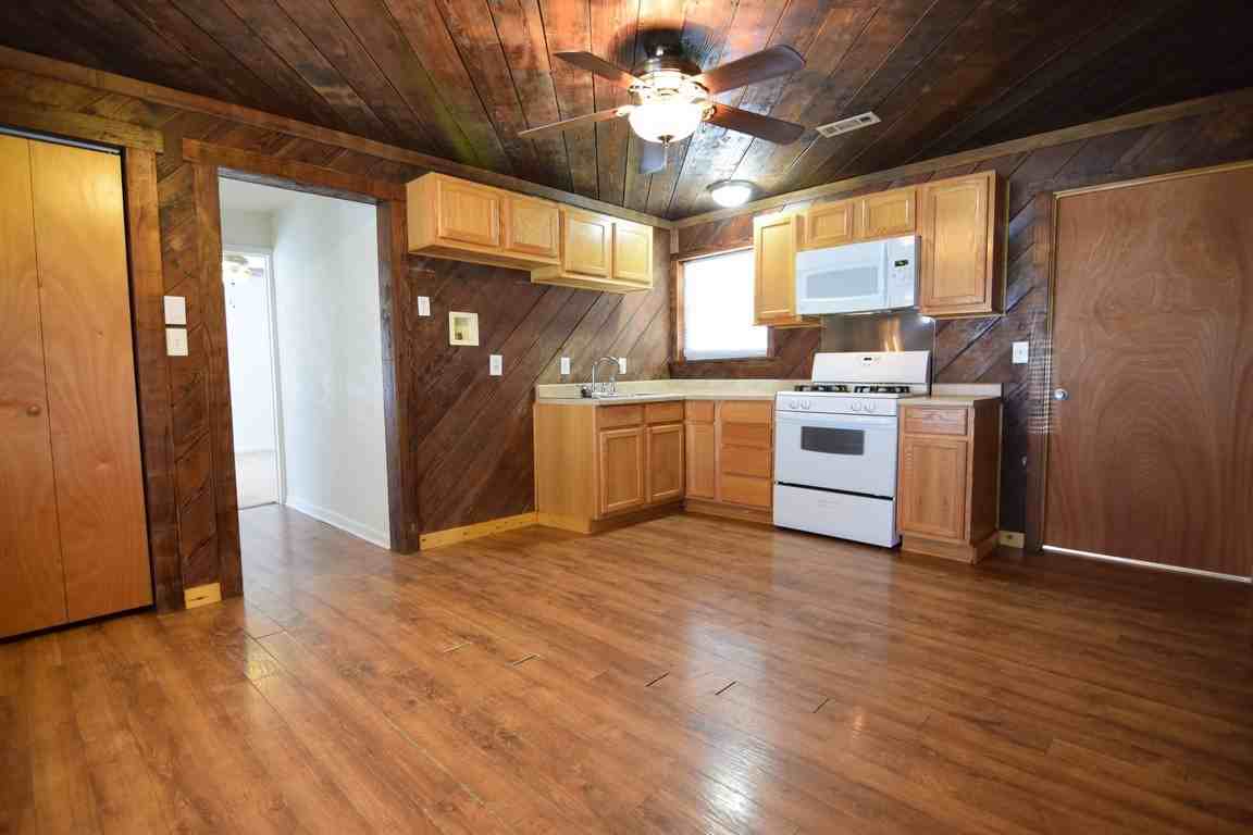 1309 W Avenue D - Photo 4 of 14