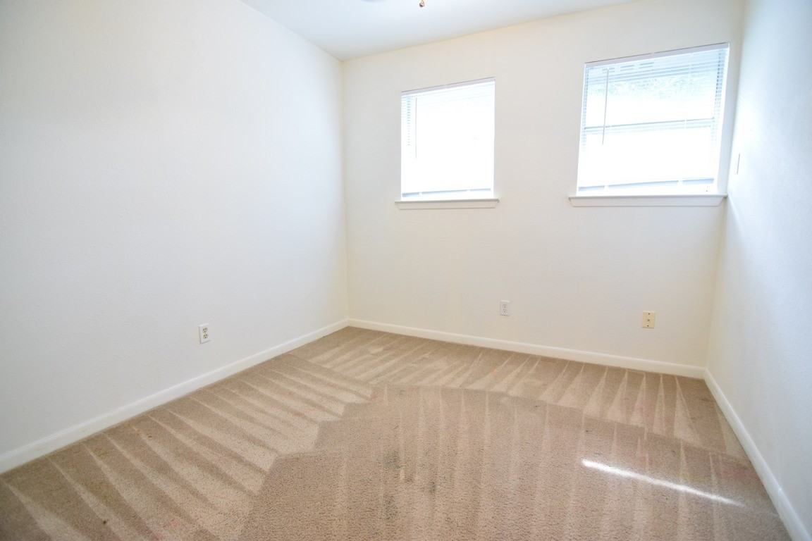 1309 W Avenue D - Photo 7 of 14