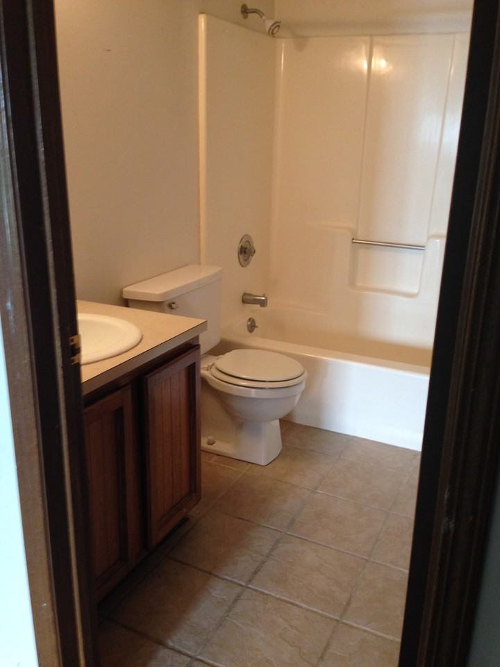 357 Oxford Ct - Photo 3 of 4