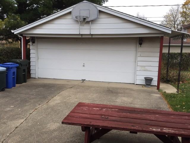 627 Wesley Dr - Photo 2 of 13