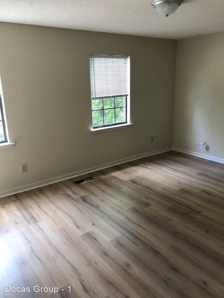 2160 Pelham Pkwy - Photo 2 of 6